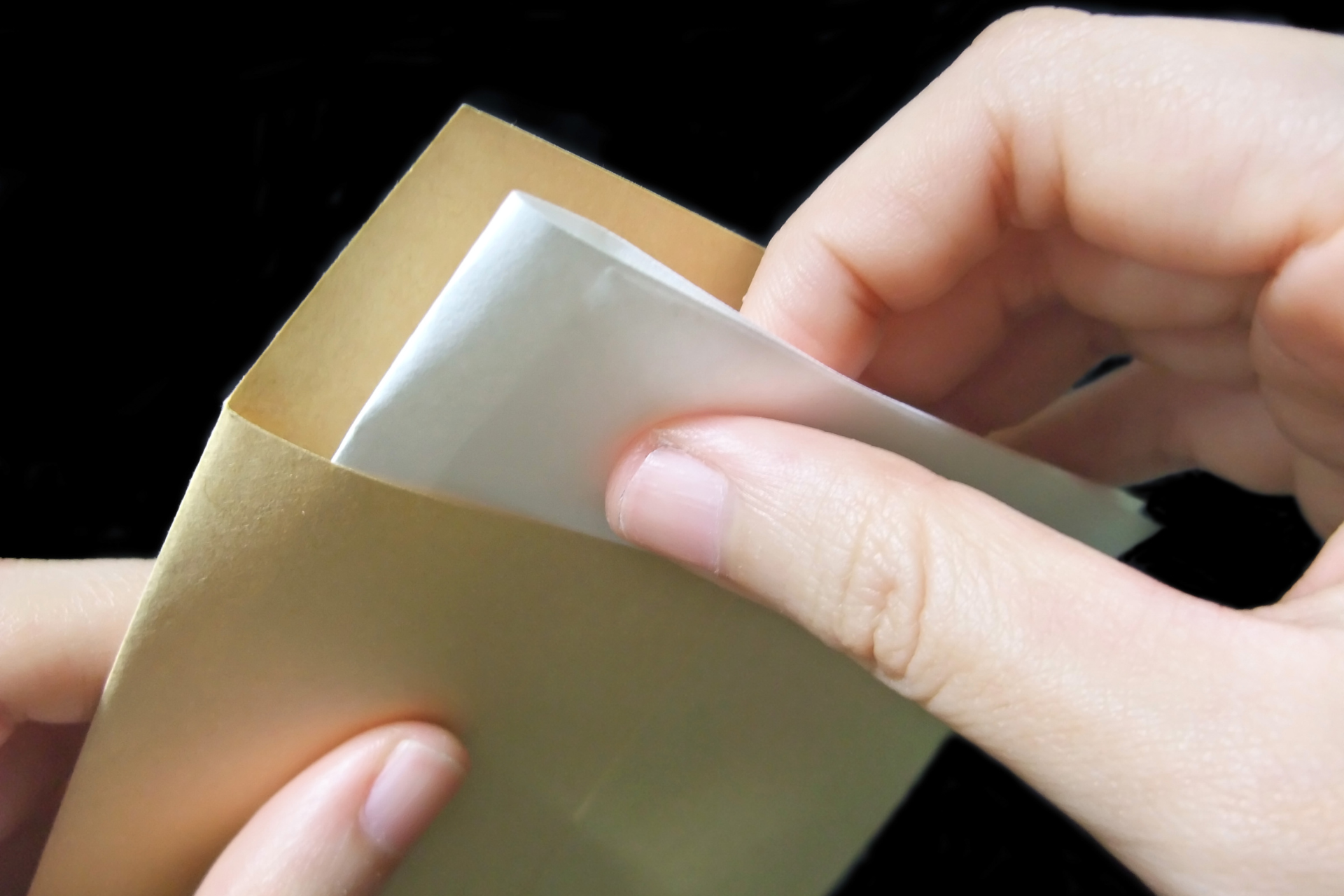  封入封かん機（インサーター）の価格目安を解説｜対応できる書類や機種選びのポイント